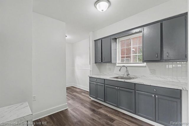 5911 Yorkshire Road, Detroit, MI 48224