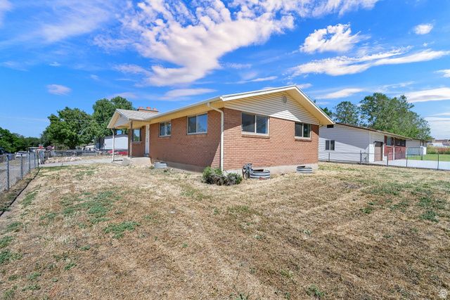 846 W 2400 N, Clinton, UT 84015