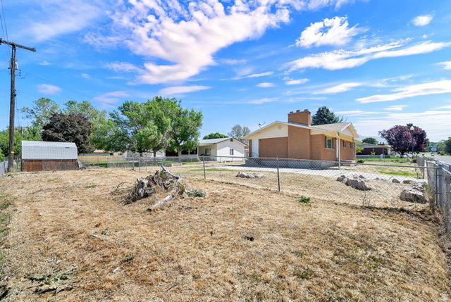 846 W 2400 N, Clinton, UT 84015