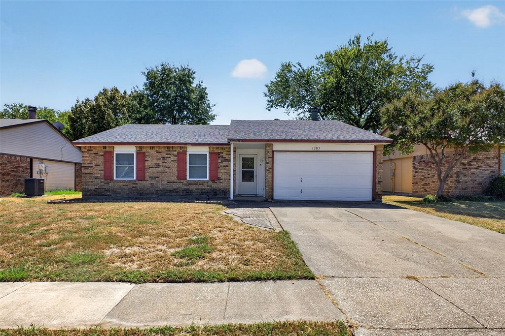 1305 Clark Trail, Grand Prairie, TX 75052 — exterior