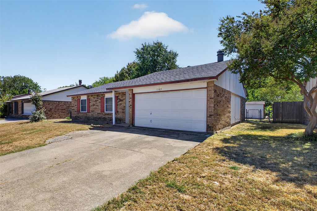 1305 Clark Trail, Grand Prairie, TX 75052 — photo 2