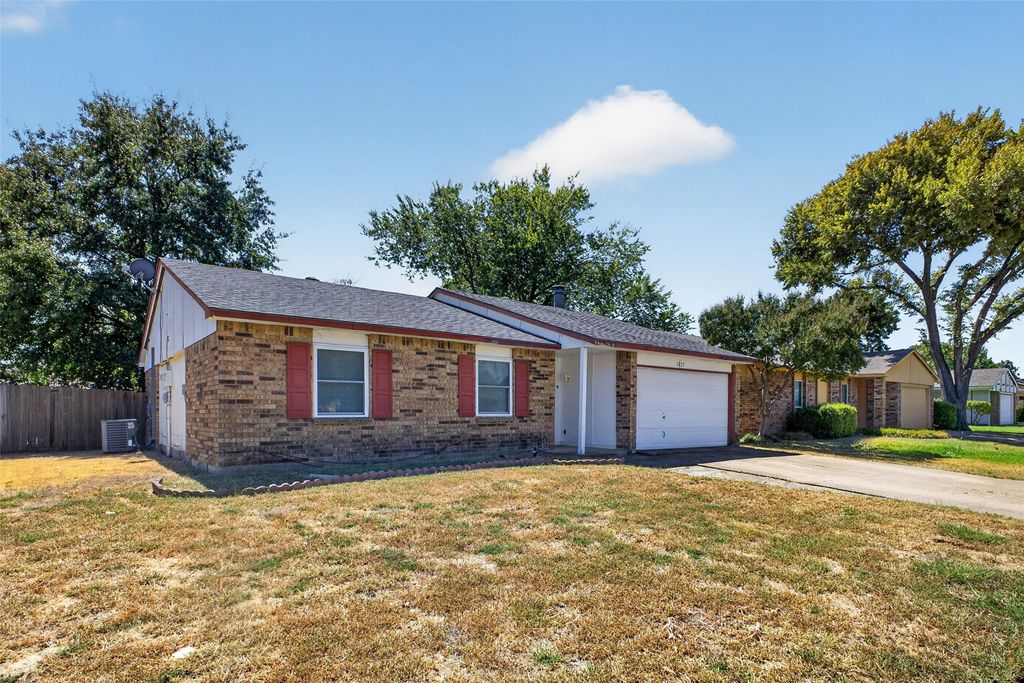 1305 Clark Trail, Grand Prairie, TX 75052 — photo 3