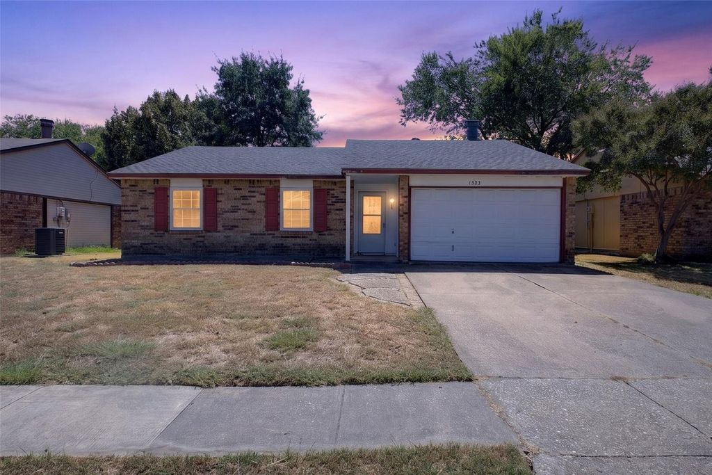 1305 Clark Trail, Grand Prairie, TX 75052 — photo 4