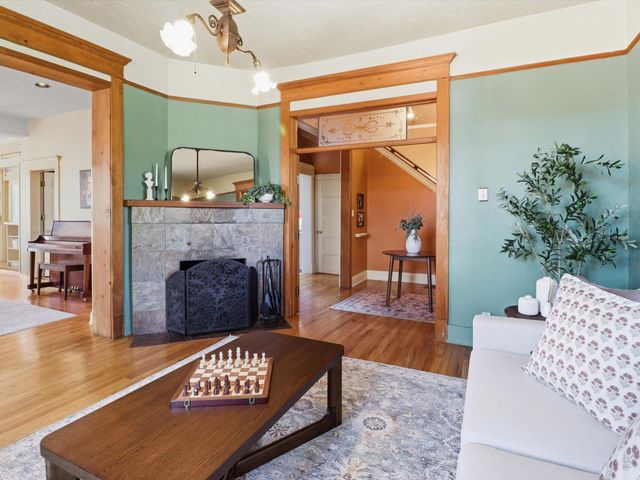 216 9th Street NW, Albuquerque, NM 87102