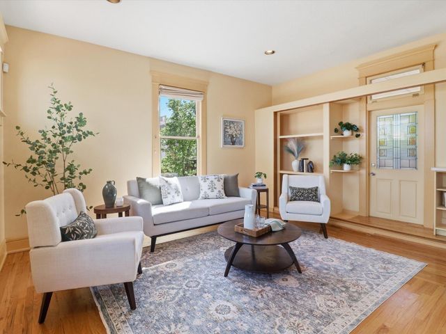 216 9th Street NW, Albuquerque, NM 87102