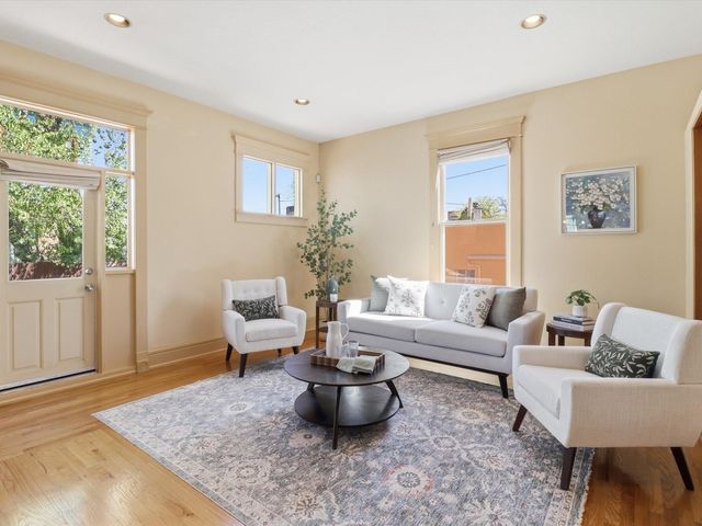 216 9th Street NW, Albuquerque, NM 87102