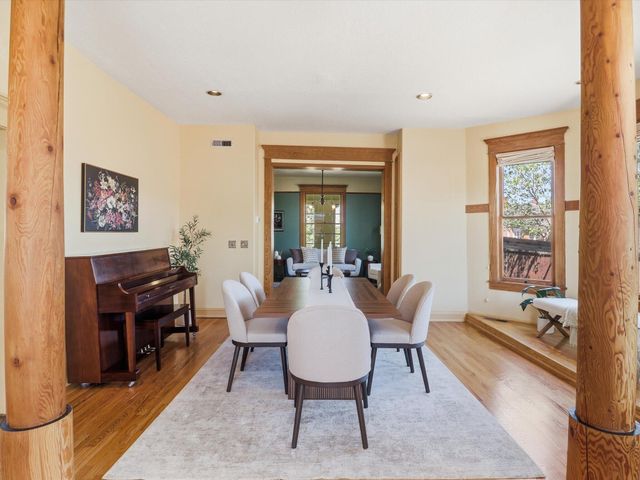 216 9th Street NW, Albuquerque, NM 87102