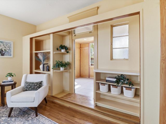 216 9th Street NW, Albuquerque, NM 87102