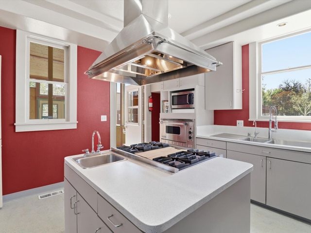 216 9th Street NW, Albuquerque, NM 87102