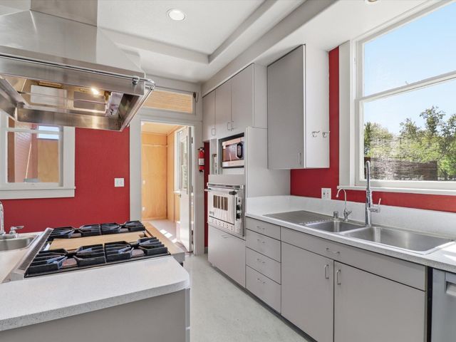 216 9th Street NW, Albuquerque, NM 87102