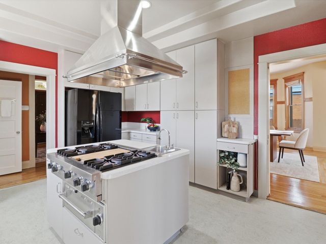 216 9th Street NW, Albuquerque, NM 87102