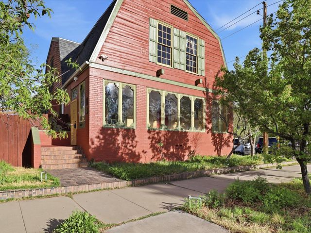 216 9th Street NW, Albuquerque, NM 87102