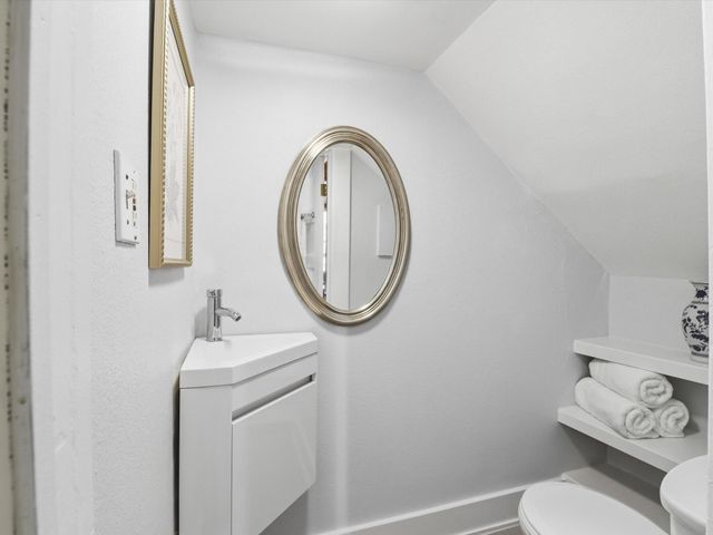 216 9th Street NW, Albuquerque, NM 87102