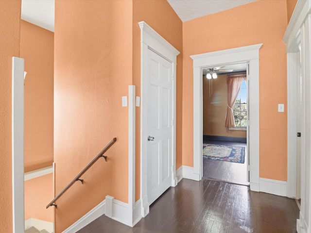 216 9th Street NW, Albuquerque, NM 87102