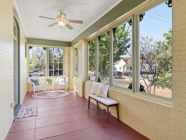 216 9th Street NW, Albuquerque, NM 87102