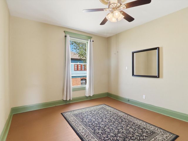 216 9th Street NW, Albuquerque, NM 87102