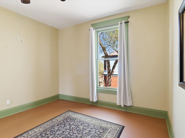 216 9th Street NW, Albuquerque, NM 87102