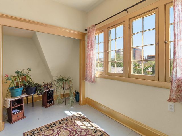 216 9th Street NW, Albuquerque, NM 87102