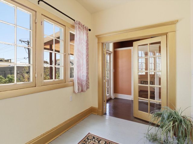 216 9th Street NW, Albuquerque, NM 87102