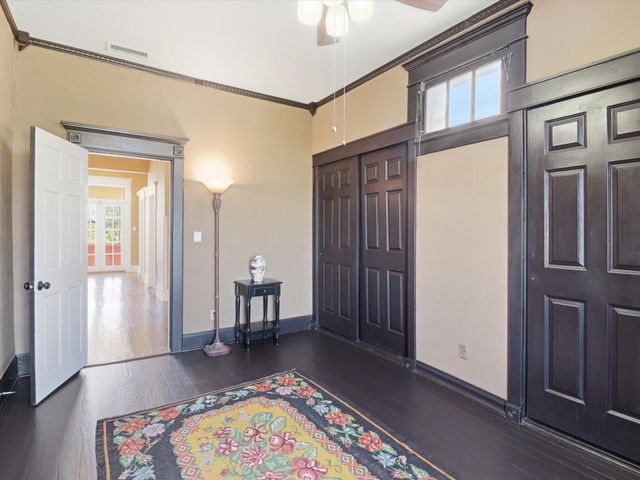 216 9th Street NW, Albuquerque, NM 87102