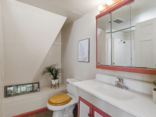 216 9th Street NW, Albuquerque, NM 87102