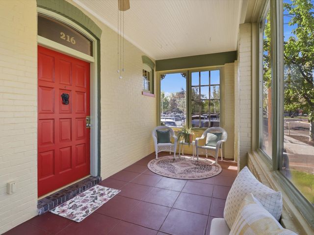 216 9th Street NW, Albuquerque, NM 87102