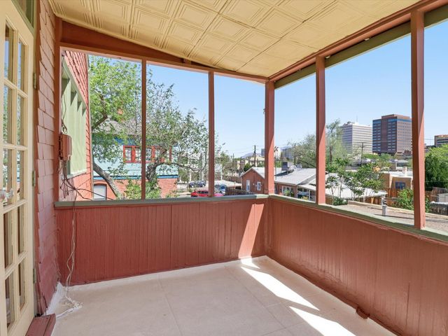 216 9th Street NW, Albuquerque, NM 87102