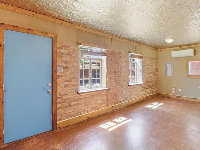 216 9th Street NW, Albuquerque, NM 87102