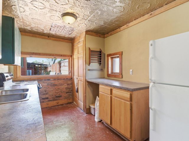 216 9th Street NW, Albuquerque, NM 87102