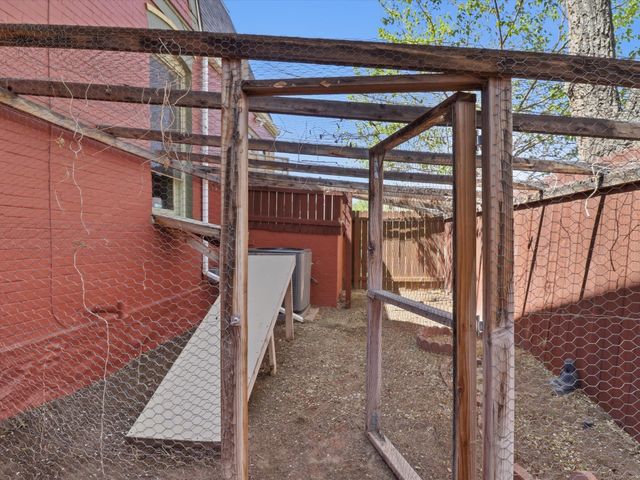 216 9th Street NW, Albuquerque, NM 87102