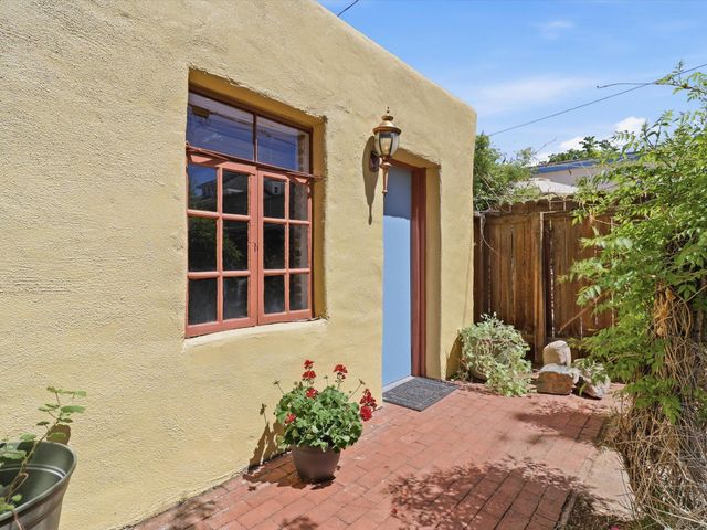 216 9th Street NW, Albuquerque, NM 87102