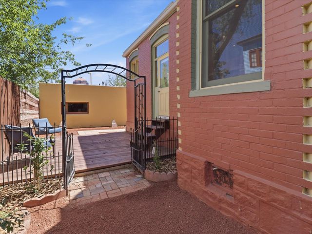 216 9th Street NW, Albuquerque, NM 87102
