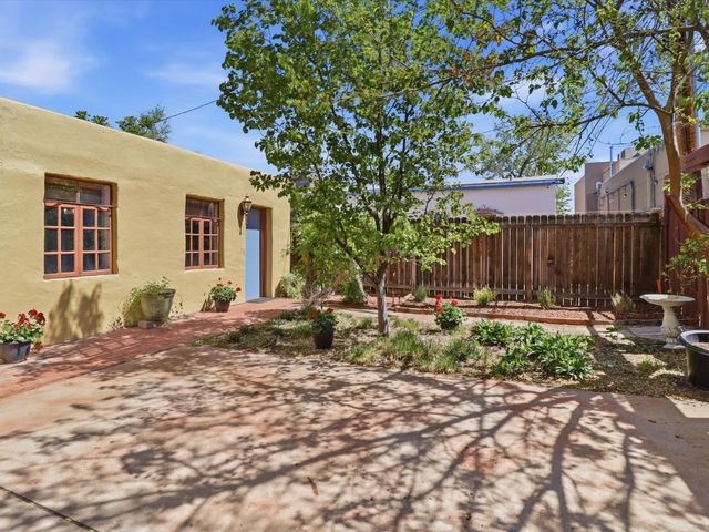 216 9th Street NW, Albuquerque, NM 87102