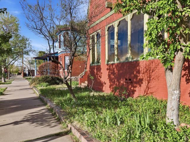 216 9th Street NW, Albuquerque, NM 87102