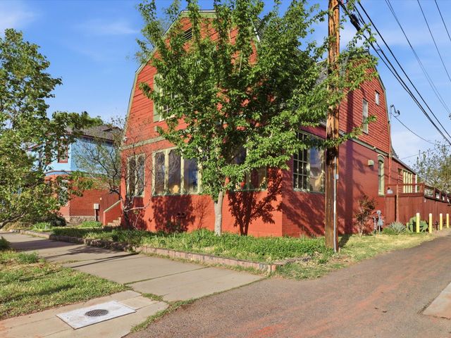 216 9th Street NW, Albuquerque, NM 87102