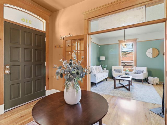 216 9th Street NW, Albuquerque, NM 87102