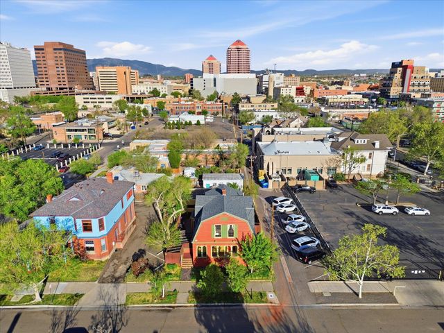 216 9th Street NW, Albuquerque, NM 87102