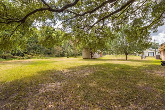 536 Wallisville Road, Liberty, TX 77575
