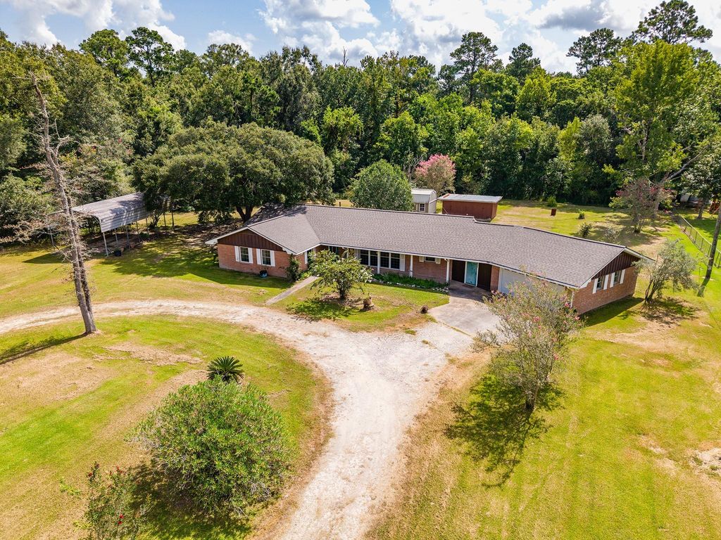 536 Wallisville Road, Liberty, TX 77575
