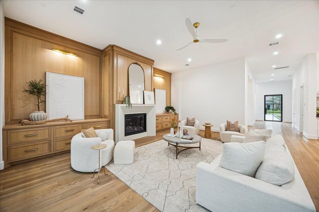 830 Azalea Street, Houston, TX 77018