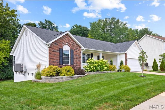 38 Eagle Spur Court, St Charles, MO 63303