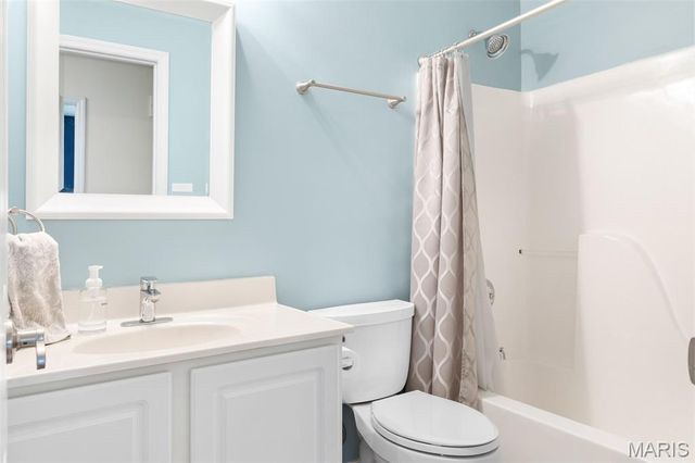 38 Eagle Spur Court, St Charles, MO 63303