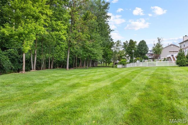 38 Eagle Spur Court, St Charles, MO 63303