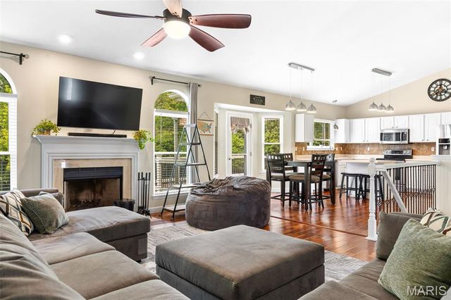 38 Eagle Spur Court, St Charles, MO 63303