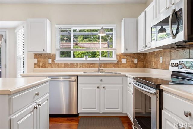 38 Eagle Spur Court, St Charles, MO 63303