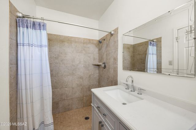 2825 E Arroyo Chico, Tucson, AZ 85716