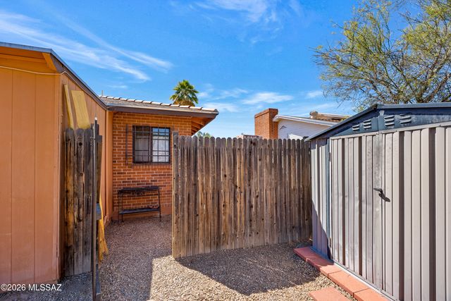 2825 E Arroyo Chico, Tucson, AZ 85716