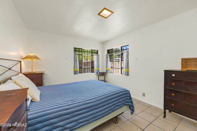 2825 E Arroyo Chico, Tucson, AZ 85716