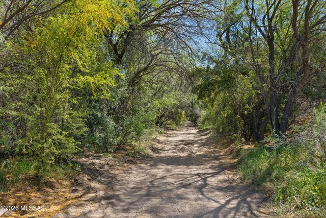 2825 E Arroyo Chico, Tucson, AZ 85716