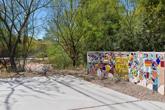 2825 E Arroyo Chico, Tucson, AZ 85716